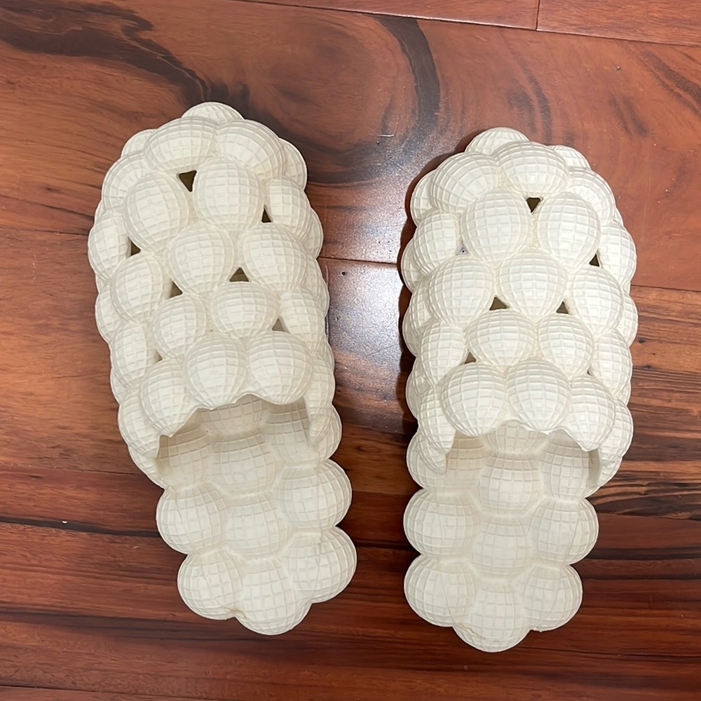 White/Cream Bubble Slippers